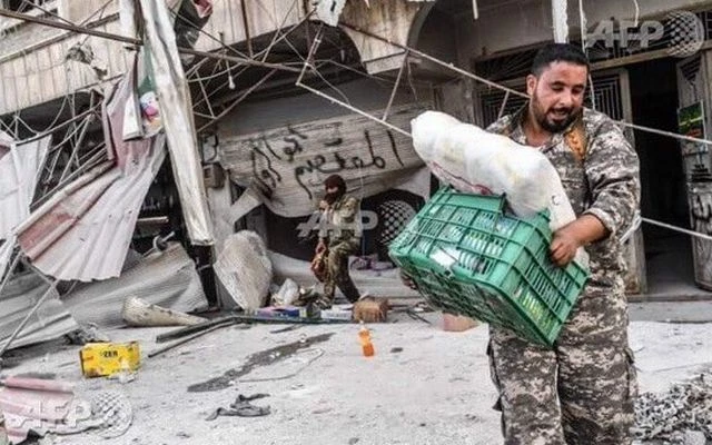 Με τα μούτρα στο πλιάτσικο – Οι μισθοφόροι των Τούρκων λεηλατούν την Εφρίν (εικόνες)